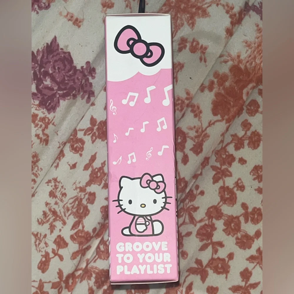 Hello Kitty Wireless Earbuds Gold & White NEW NWT NIB